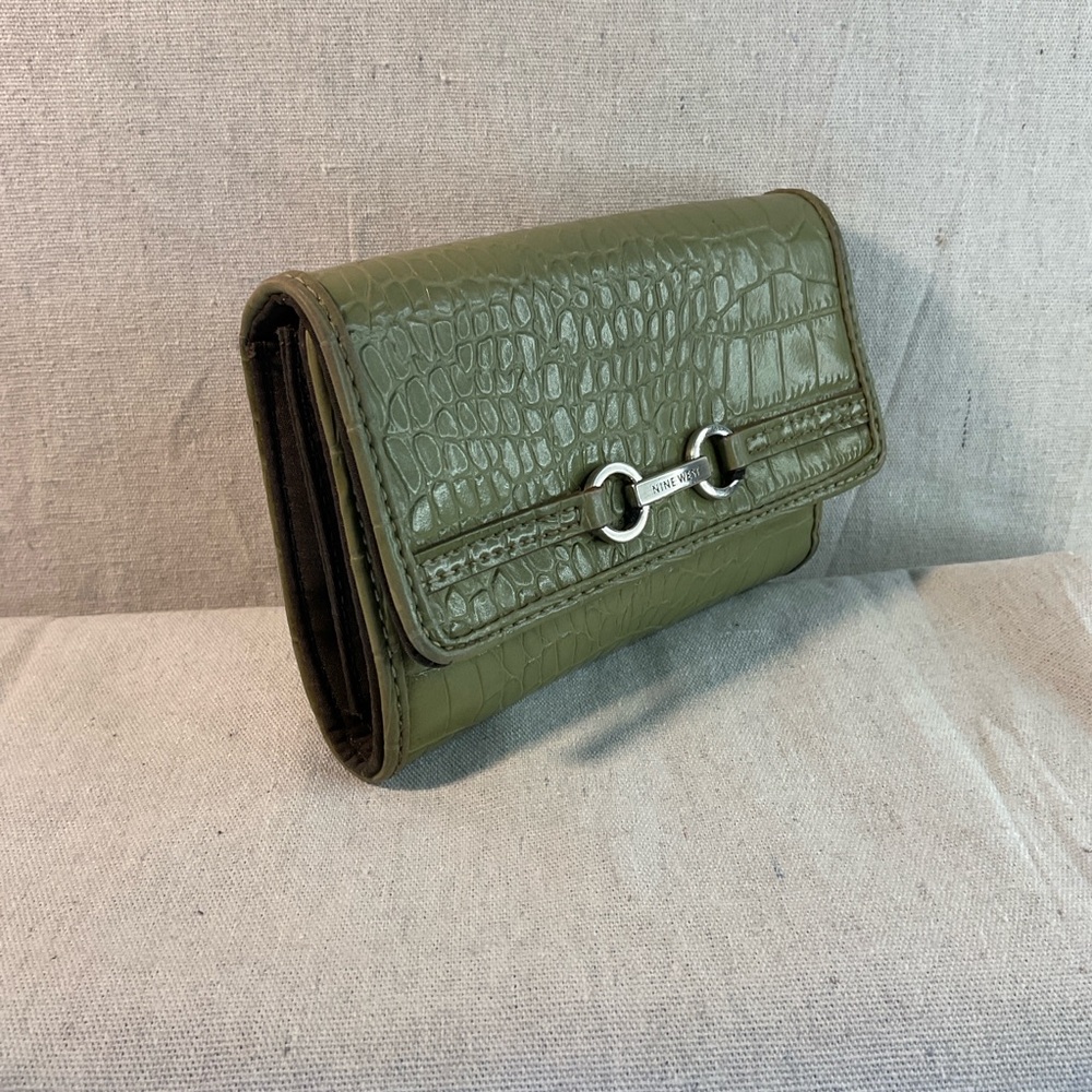 NINE WEST croc-embossed faux leather wallet A+++